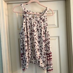 Lightweight cold- shoulder sleeved top